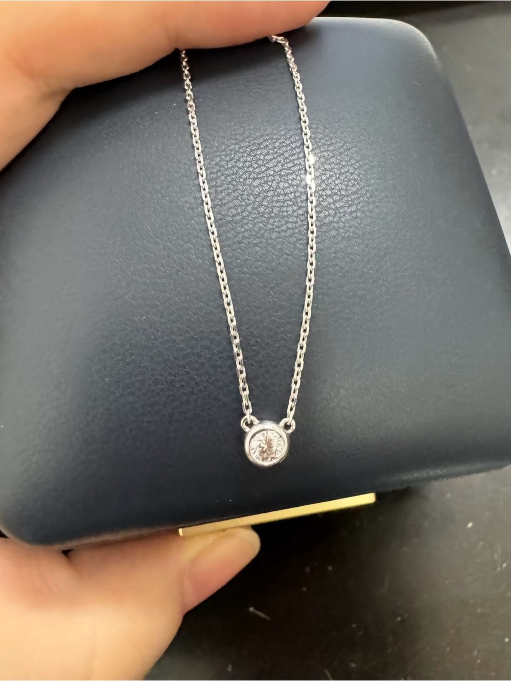 18K Sold white gold diamond bezel necklace 0.12ct